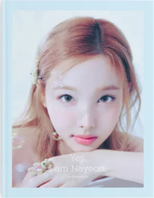 Twice - Yes, I am Nayeon 1st Photobook (Ver. SKY) con POB JYP